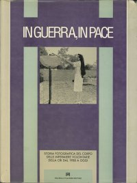Immagine copertina libro In guerra, in pace. Storia fotografica del corpo infermiere volontario dal 1908 a oggi