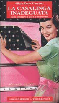 Immagine copertina libro La casalinga inadeguata. Come affrontare la casa e le sue faccende
