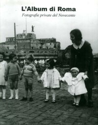 Immagine copertina libro L'album di Roma. Fotografie private del Novecento