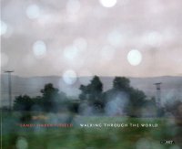 Immagine copertina libro Sandi Haber Fifield. Walking through the world. Ediz. illustrata