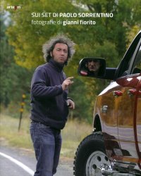 Immagine copertina libro Sui set di Paolo Sorrentino. Fotografie di Gianni Fiorito. Ediz. illustrata