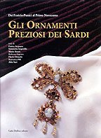 Immagine copertina libro Gli ornamenti preziosi dei sardi