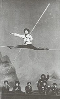 Immagine copertina libro Taus Makhacheva: Tightrope. Ediz. illustrata