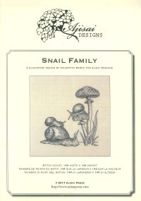 Immagine copertina libro Snail family. Blackwork design