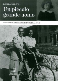 Immagine copertina libro Un piccolo grande uomo. Microstoria familiare nella tempesta della Shoah. Nuova ediz.