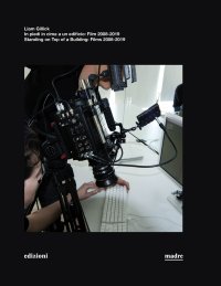 Immagine copertina libro Liam Gillick. In piedi in cima a un edificio. Film 2008-2019-Standing on top of a building. Films 2008-2019. Ediz. illustrata