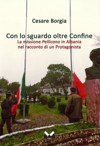 Immagine copertina libro Con lo sguardo oltre confine. La missione Pellicano in Albania nel racconto di un protagonista