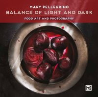 Immagine copertina libro Balance of light and dark. Food art and photography. Ediz. a colori