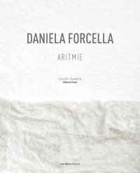 Immagine copertina libro Daniela Forcella. Aritmie. Catalogo della mostra (Spazio Big Santamarta, Milano, 8 – 18 novembre 2022). Ediz. italiana e inglese
