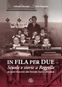 Immagine copertina libro In fila per due. Scuole e storie a Reggello da metà Ottocento alla Seconda Guerra Mondiale